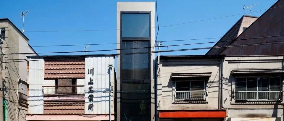 面积25㎡，最窄处仅0.2米的奇葩纸片房：五脏俱全，室内惊艳到让千万网友直呼想住！