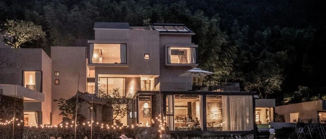 3个好友组团回村建房子，耗时5年，花光1200万：放弃大白墙，改小落地窗