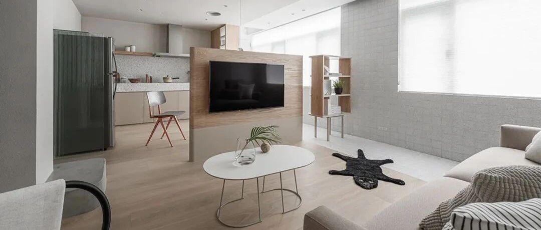 要什么电视背景墙啊？我把墙面砸了一半可真香！