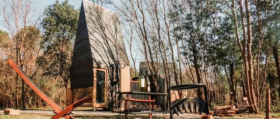 武汉一家三口新冠治愈后，被好友拉去荒郊造房，住10㎡木屋