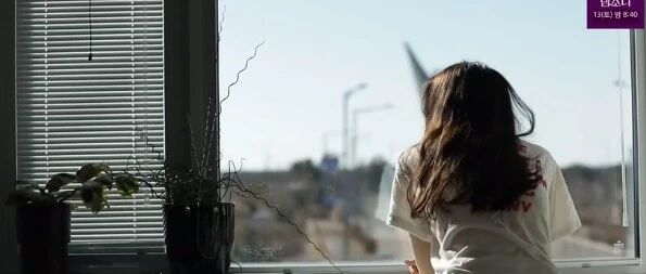 著名演员居住现状首曝光！演戏18年，却与弟弟蜗居小公寓，还要啥没啥！网友：假光鲜？