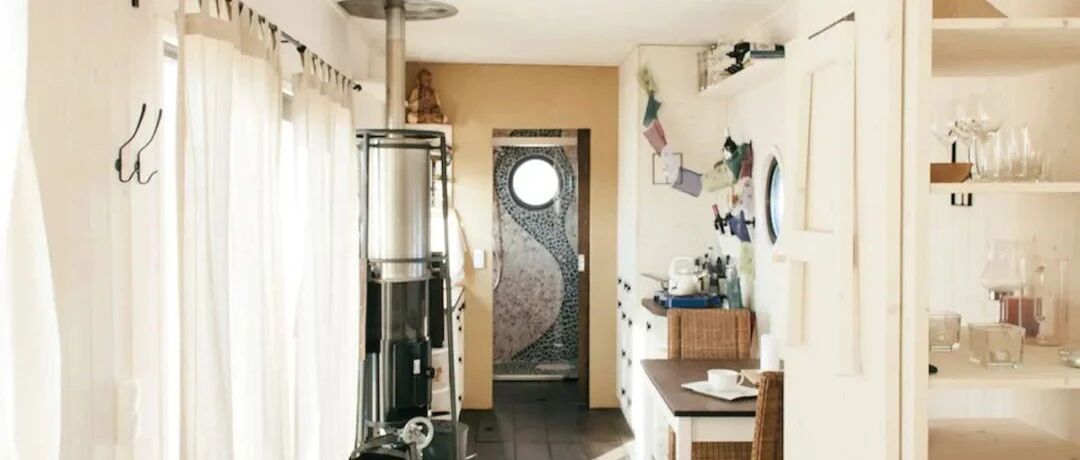 49岁世界首富近况曝光！卖掉10栋豪宅，蜗居37㎡小家：我看不上地球上的房子！