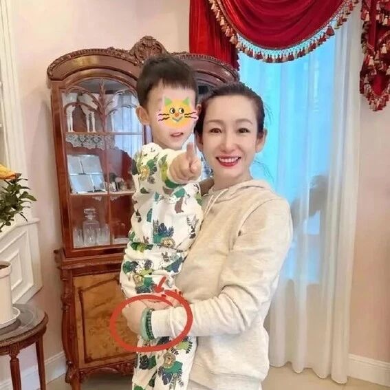 秦海璐这镯子成色也太好了吧!估计够我买一套房了.