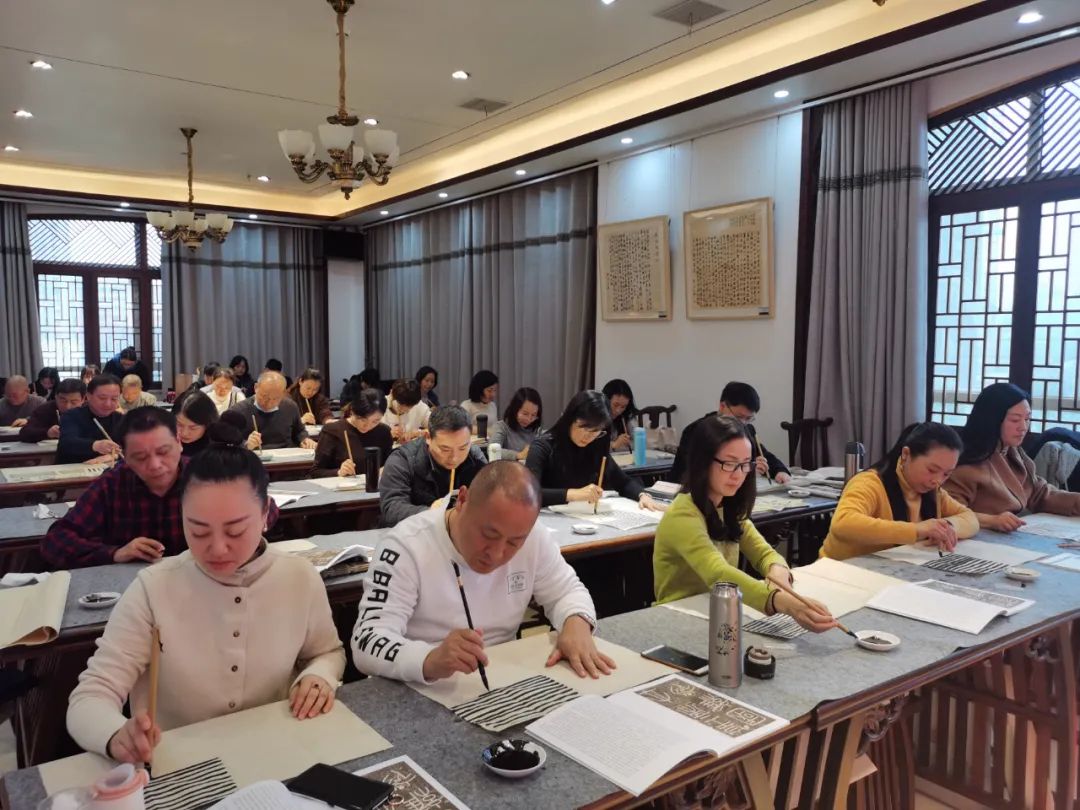 2018美术生文化分数线_洪山美术生文化课培训价格_美术生高考文化分数线