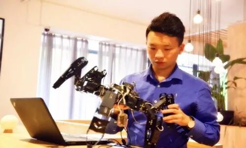 牵手“蜘蛛侠”，再创智能“摩卡”(图4)