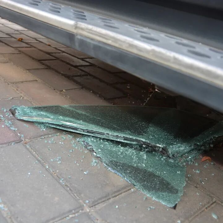 我为群众办实事男子深夜砸车20多辆阳东公安跨市抓获