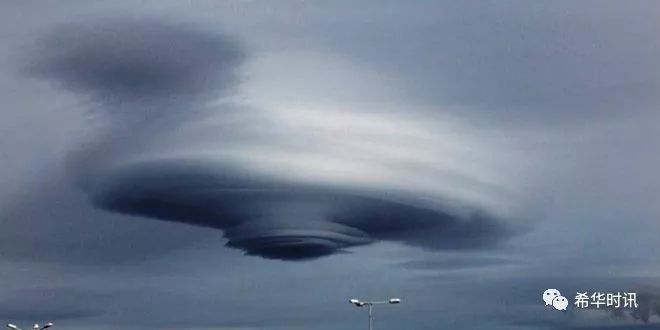 希腊克里特岛惊现怪异 飞碟云 似巨型ufo