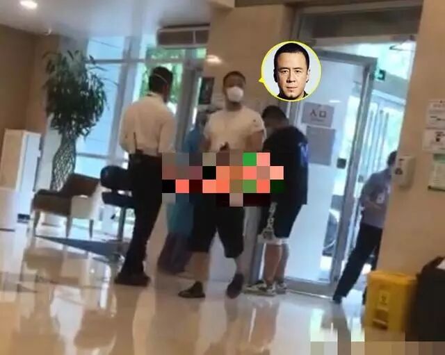 47岁杨坤近况曝光！深夜现身医院忙检查，状况不佳显疲惫令人担忧抑郁症复发（组图） - 2