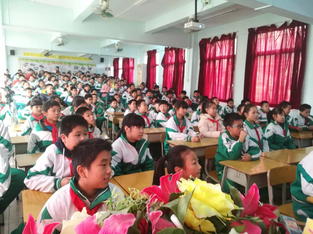 给孩子一个舞台,立孩子一生德行,展孩子一身才华——祥景小学第八届名生大讲坛风采 给孩子一个舞台,立孩子一生德行,展孩子一身才华——祥景小学第八届名生大讲坛风采
