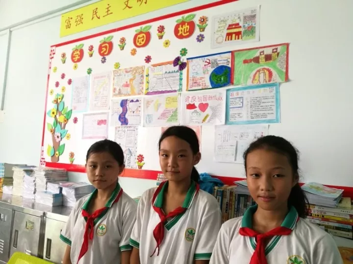 喜迎国庆中秋 妙手描绘新意——祥景小学开展“迎国庆、庆中秋”黑板报展示活动 喜迎国庆中秋 妙手描绘新意——祥景小学开展“迎国庆、庆中秋”黑板报展示活动