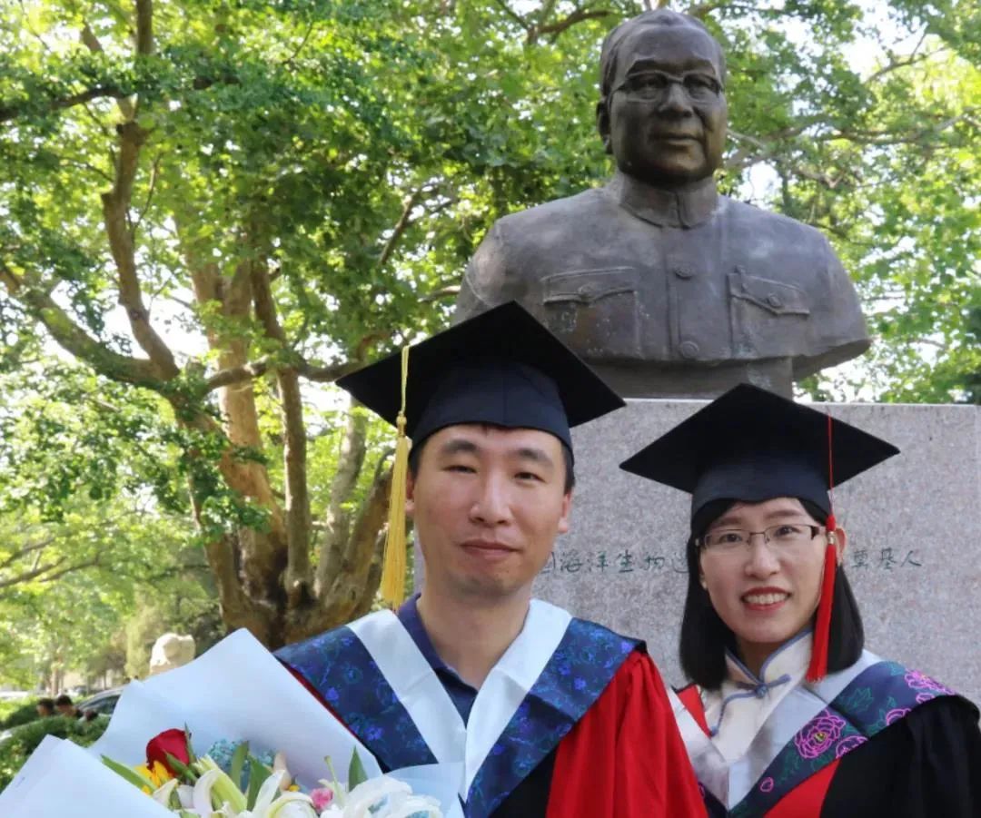 刘平平(右)和王师在一起刘平平,中国海洋大学海洋生