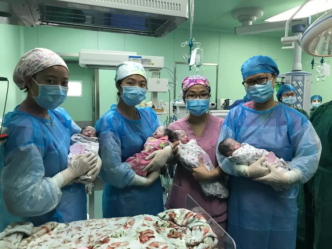 改变一生!四胞胎又怀四胞胎"春意盎然"-第2张图片-陌上花网