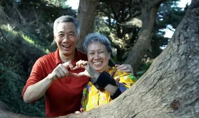 炮轰总统，带货女王！美国这场暴乱里，我发现了一个了不起的狠女人……（组图） - 42