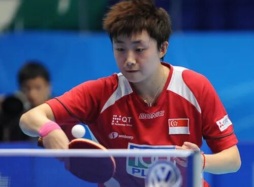 后来她邂逅了新加坡乒乓球教练刘国栋,对方说服冯天薇为新加坡效力