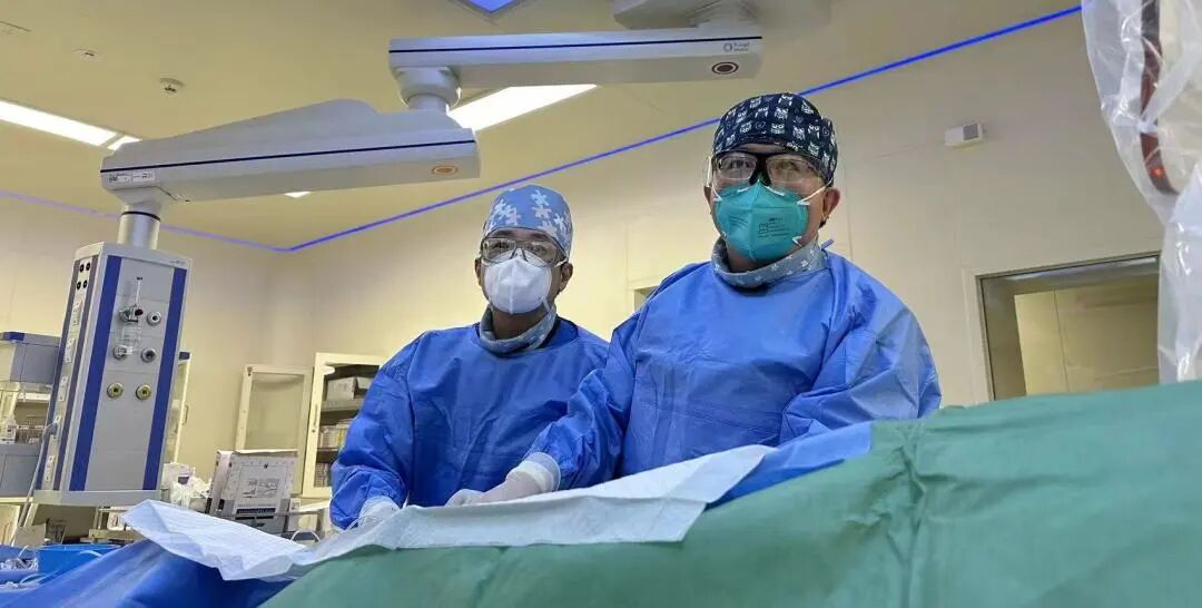 什么叫桡鞘逢山开路，遇水搭桥 ｜ 我院完成全省首例应用长鞘经桡动脉入路左侧大脑中动脉血管成形术_https://www.jmylbn.com_新闻资讯_第5张