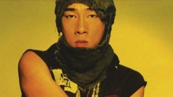 陈小春的歌,是市井豪情与卑微情书的碰撞