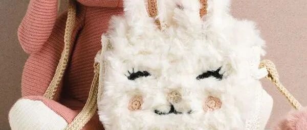 新手也可学的简单钩针卡通斜挎包，可爱又大牌的绒绒兔斜挎包，含制作方法