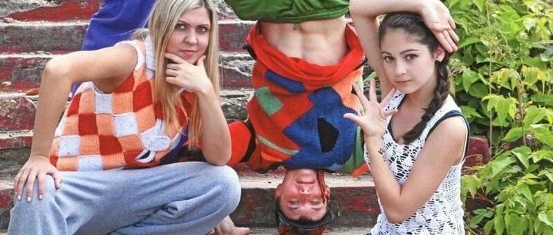 手织毛衣out？来看一组青春活力少男少女手编服饰