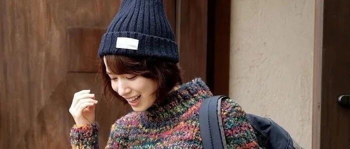 不信你不喜欢：学会这些编织上衣，轻松穿出高级感！