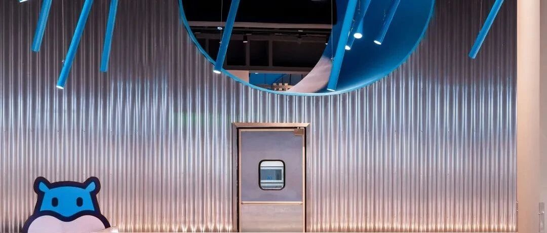 阿里巴巴开了—家机器人餐厅