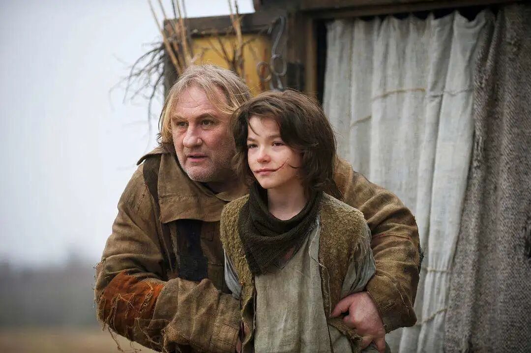 将关伯兰从底层带回贵族圈,笑面人从此面对的将是更为残酷的世界