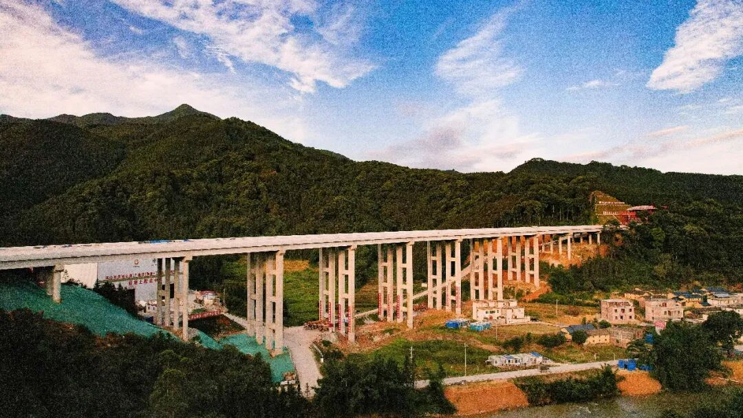 南乡镇:建好连贺高速推进乡村振兴 - 政务动态 - 广西贺州市八步区