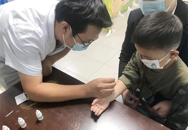 医院儿童病床为什么高对过敏说“再见”——永煤总医院儿科开展过敏原试验及治疗_https://www.jmylbn.com_新闻资讯_第20张
