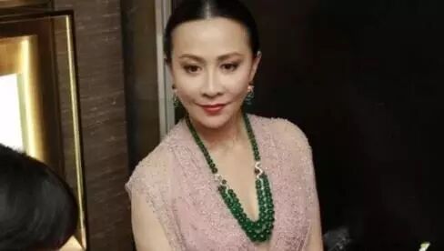 你视翡翠如珍宝，别人瞅它却像草！翡翠在俄罗斯竟然如此廉价？