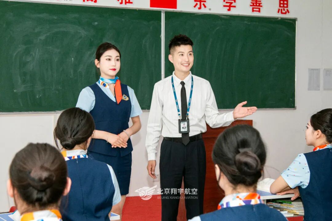 在这里,青春的名义由你定义,在时间的光影里,邂逅成长