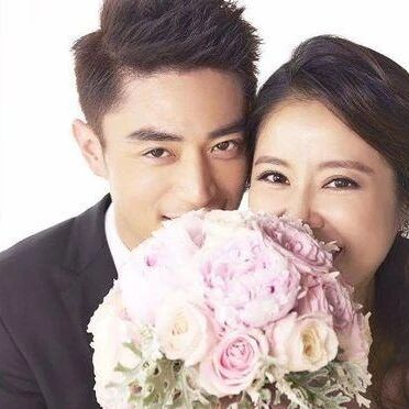 林心如、霍建华庆结婚9周年! 「红酒杯藏幸福人影」闪翻了