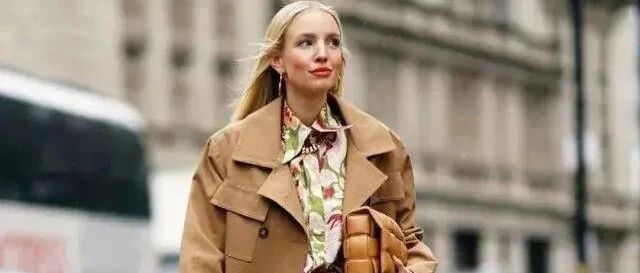 人人都有的驼色大衣，为何总穿不出它的精髓？8成可能是因为内搭