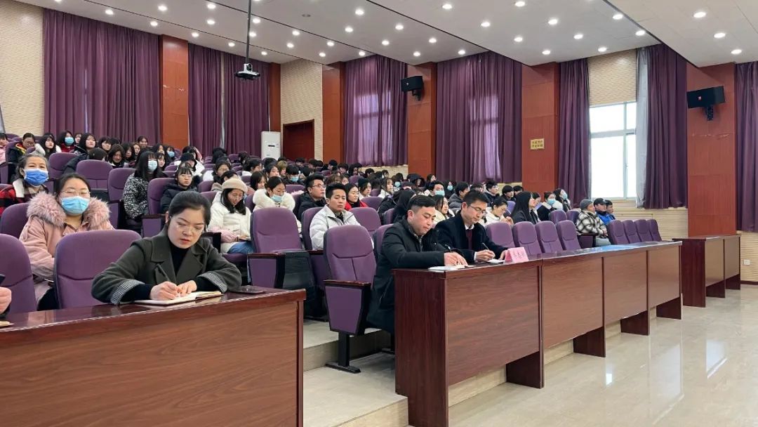我校举行学习贯彻党的十九届五中全会精神宣讲报告会