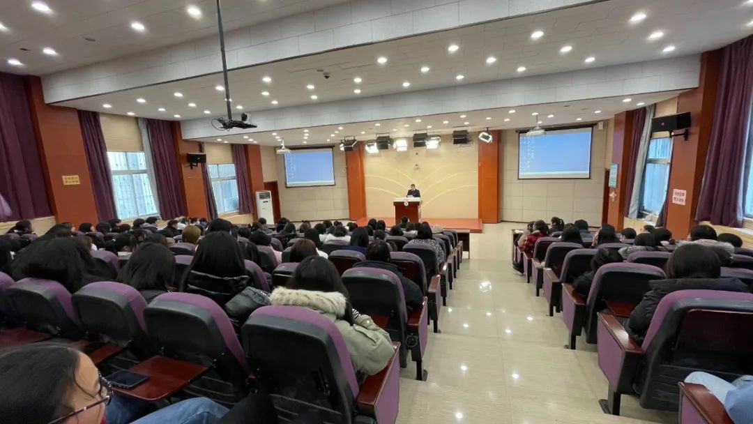 我校举行学习贯彻党的十九届五中全会精神宣讲报告会