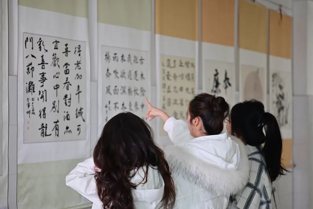 我校成功举办第二届廉洁文化书画展