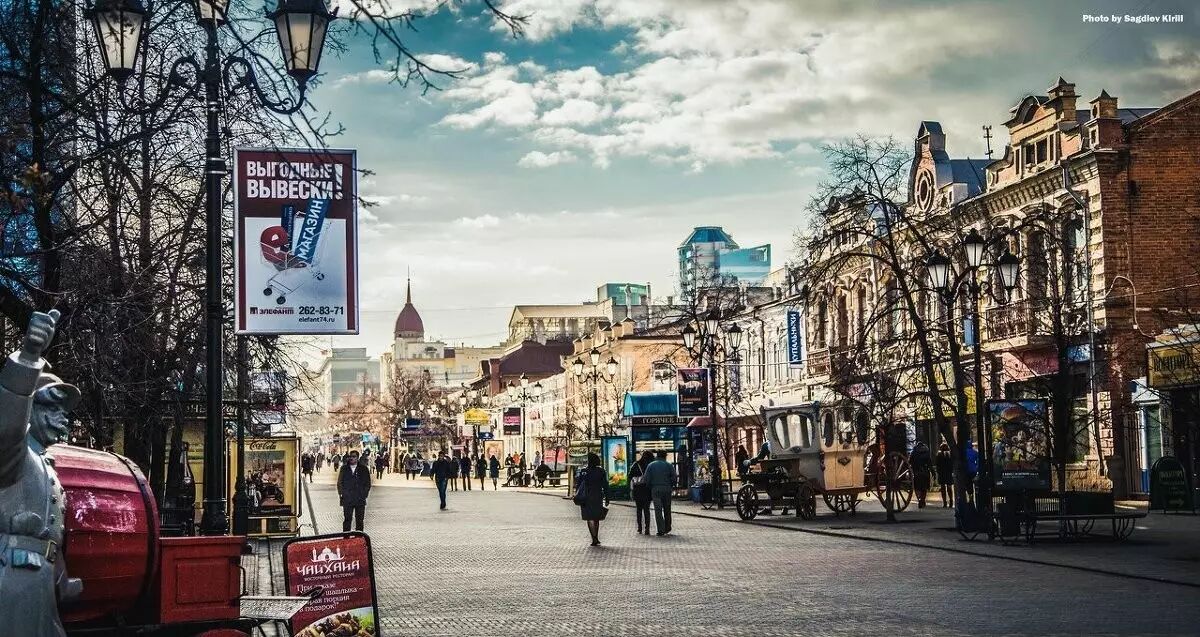阿尔巴特街(arbat street)是莫斯科市中心的一条著名步行街,紧邻