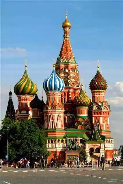 位于莫斯科红场南侧,独特的美感让其成为红场南端最亮的颜色.