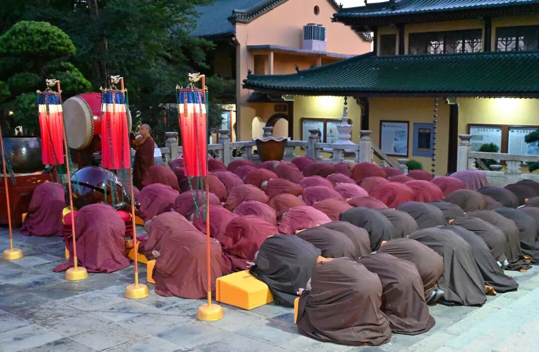泉月净流闲世界，杉松深锁尽香灯——东林祖庭辛丑中秋阖寺拜月