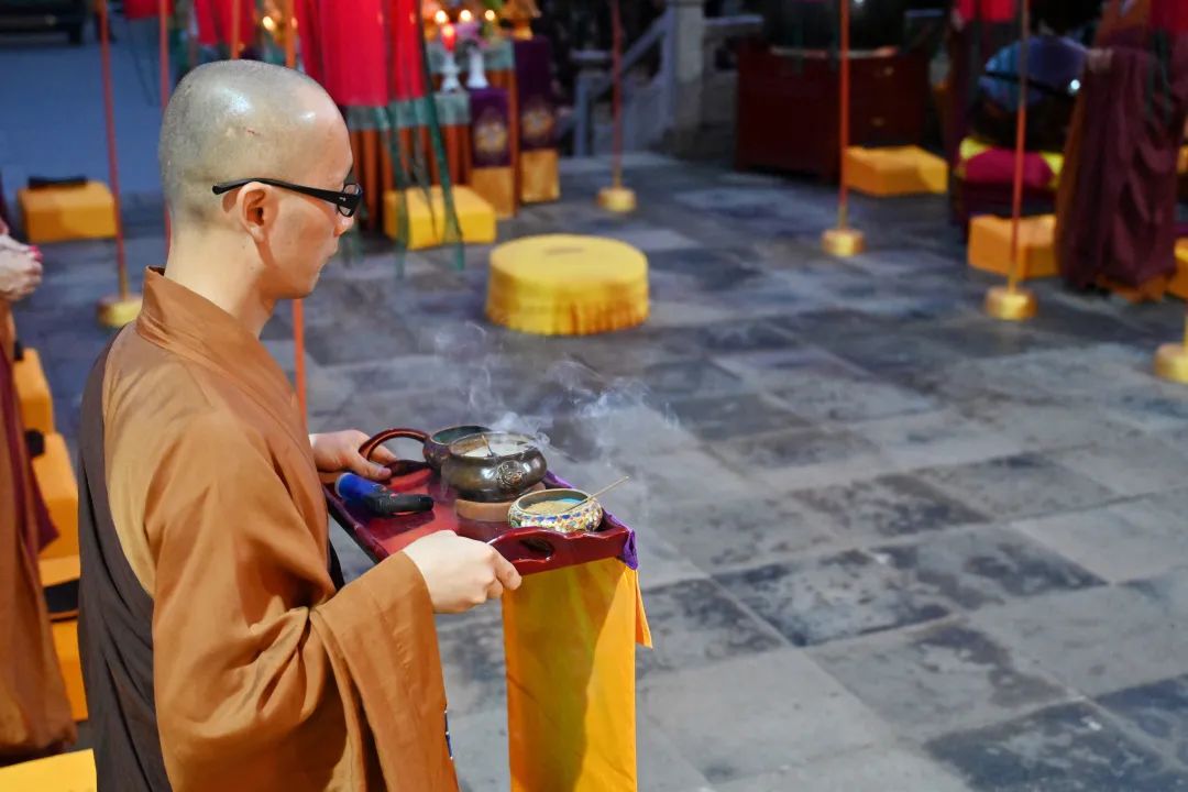 泉月净流闲世界，杉松深锁尽香灯——东林祖庭辛丑中秋阖寺拜月