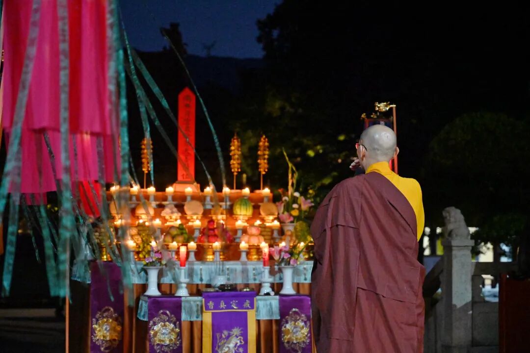 泉月净流闲世界，杉松深锁尽香灯——东林祖庭辛丑中秋阖寺拜月
