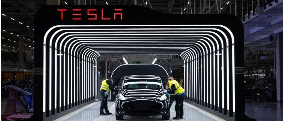 净利润增长6倍多！特斯拉2021年新车交付突破93万辆 马斯克：今年不推新车，重点扩产能