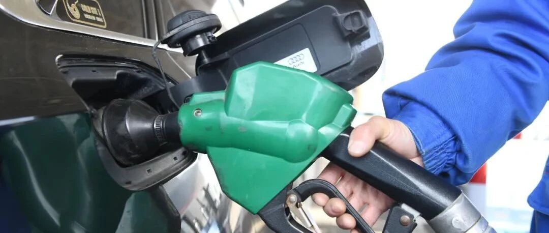 92号汽油迈入“8元时代”，机构称近期还要涨！燃油车主：没换电动车前先骑车