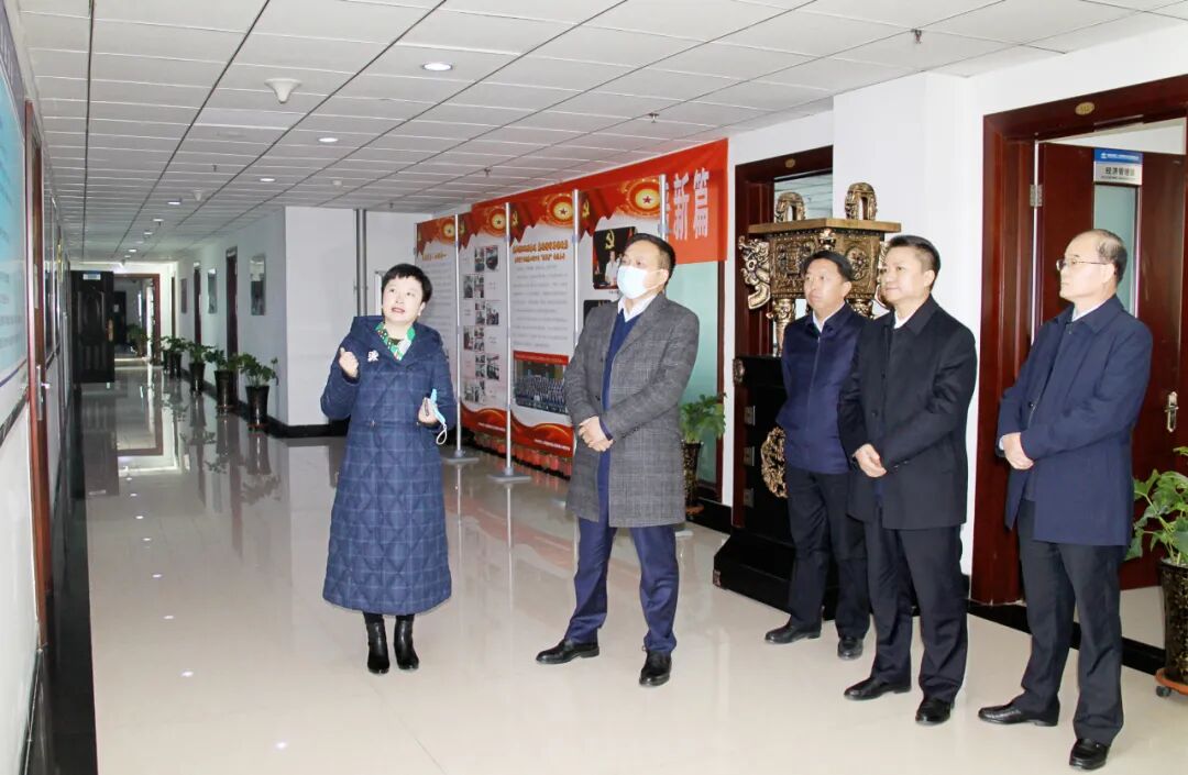 查看企业文化建设情况万雪琳代表市政公司党委和全体员