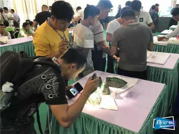 3020名中国籍客商入场缅甸玉石公盘，但还是担心一件事......