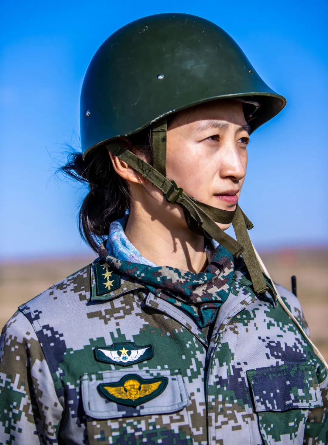 雪枫旅特战女兵首次实跳超飒