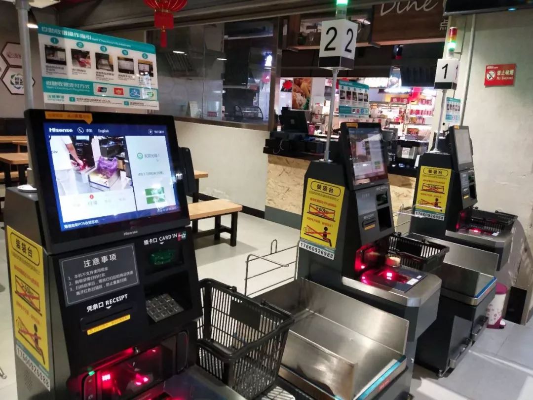 不管我们选择什么时间段去超市 结账的时候,收银台从来都是排满长队!