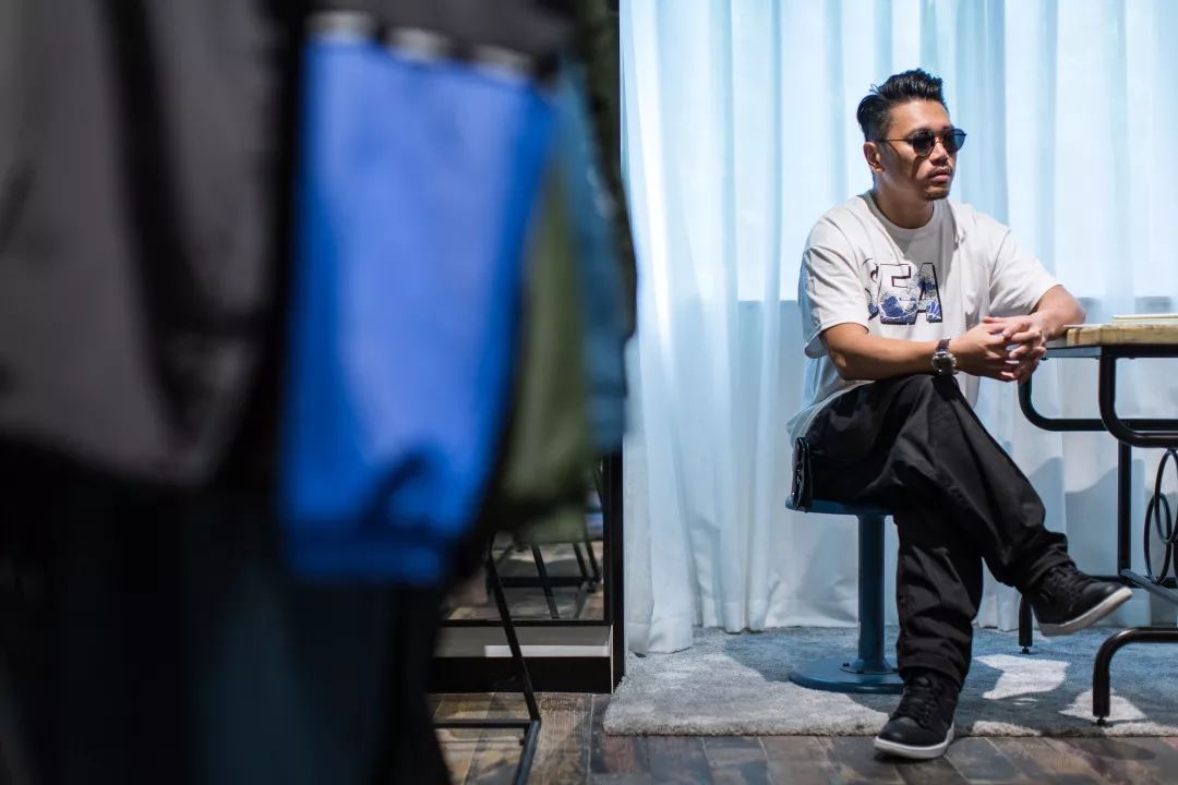 籃球木地板品牌_06年nike籃球廣告,用鞋在地板發(fā)出有節奏的音樂(lè )_力豐地板是上海最早的地板品牌嗎