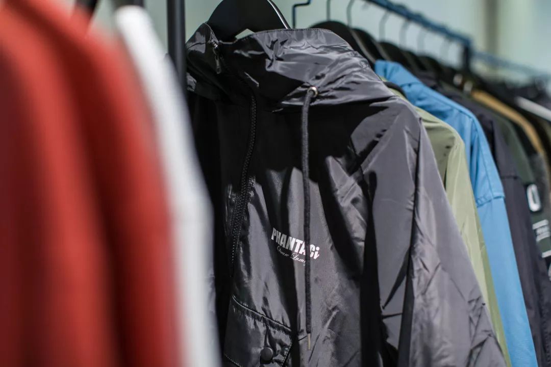 力豐地板是上海最早的地板品牌嗎_籃球木地板品牌_06年nike籃球廣告,用鞋在地板發(fā)出有節奏的音樂(lè )