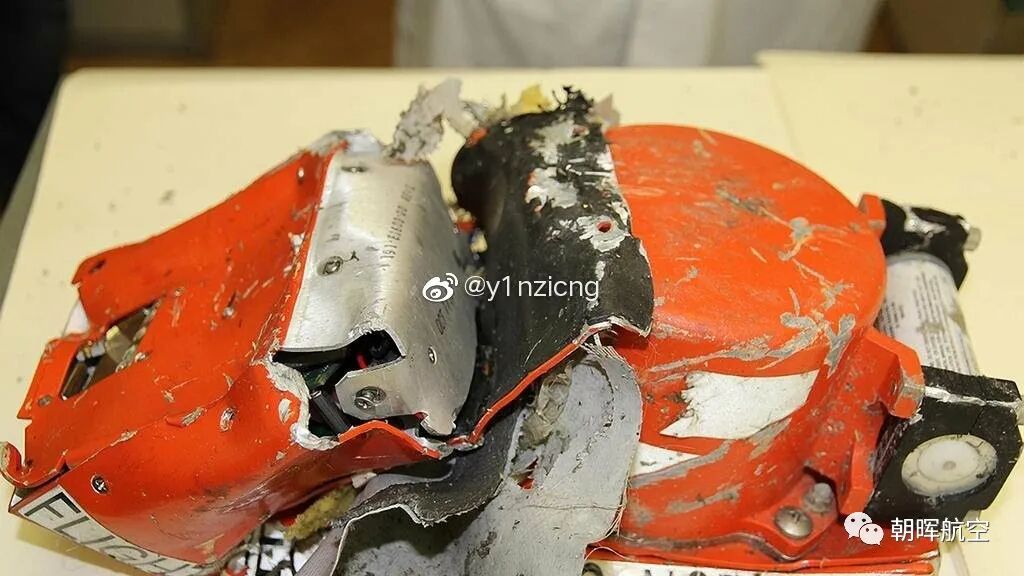 拆解神秘的飞机黑匣子，看看里面的PCB和元器件都长什么样?的图3