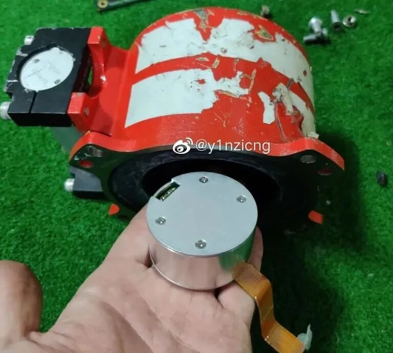 拆解神秘的飞机黑匣子，看看里面的PCB和元器件都长什么样?的图23