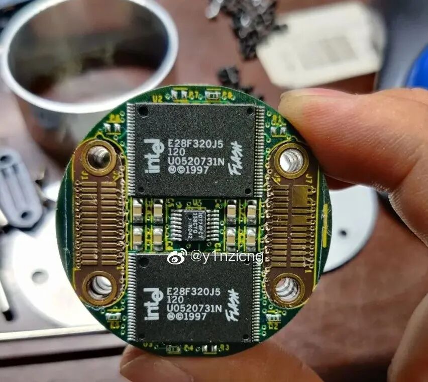 拆解神秘的飞机黑匣子，看看里面的PCB和元器件都长什么样?的图25